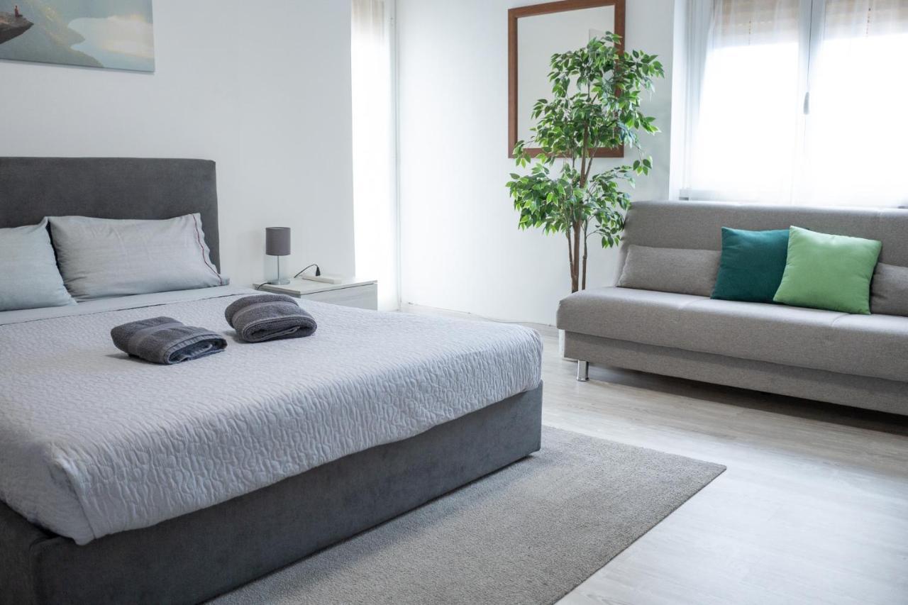 Nonna Pina Guest House Moderno Appartamento Vicino Metro AWifi,Netflix Roma Exterior foto